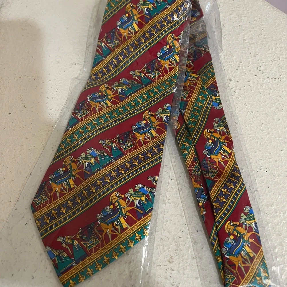 100% Pure Silk Made In Italy Equestrian‎ Knight ALL OVER Print Silk Tie Red Gold